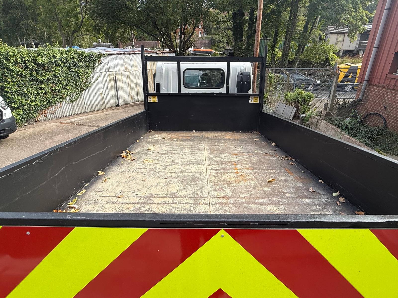 Commercials ISUZU TRUCKS GRAFTER N35.125 Diesel White (2023)