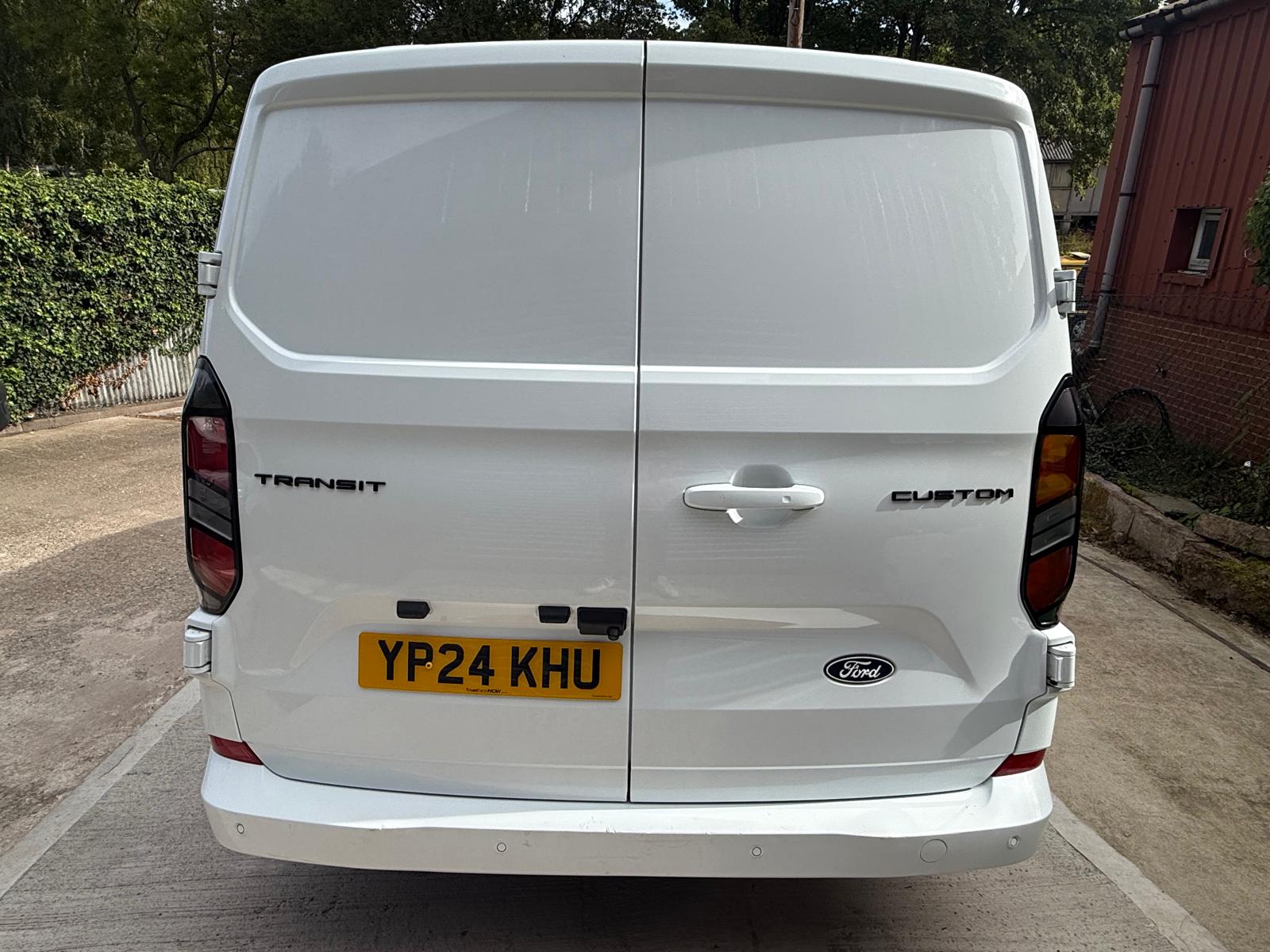 FORD FORD TRANSIT CUSTOM 300LIMITD EBLUE Diesel White (2024)